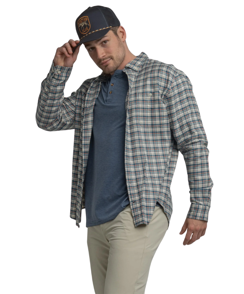 Navy blue cap with hunting club logo on a white background