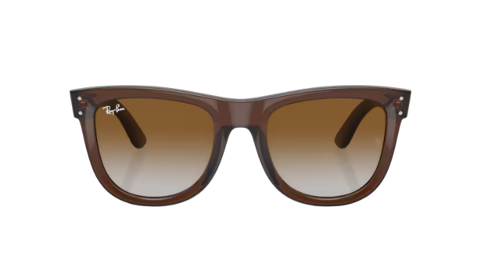 RAY-BAN Brown sunglasses with gradient lenses on a white background