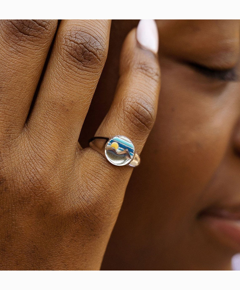 Twin peaks signet ring top